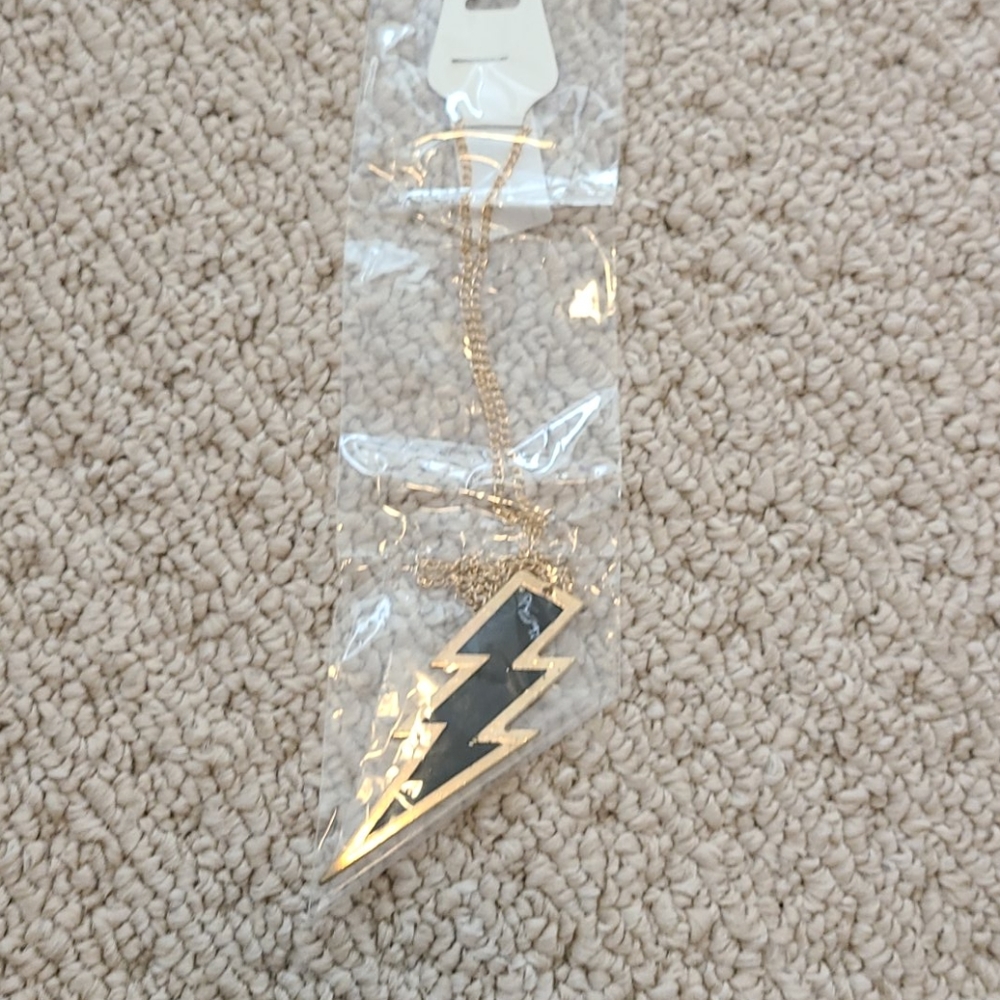 Black lightning lock necklace